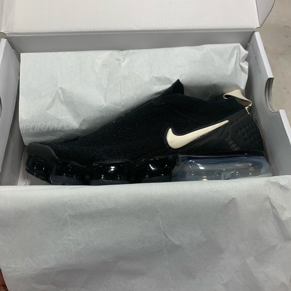 Nike Shoes - Nike vapormax moc2